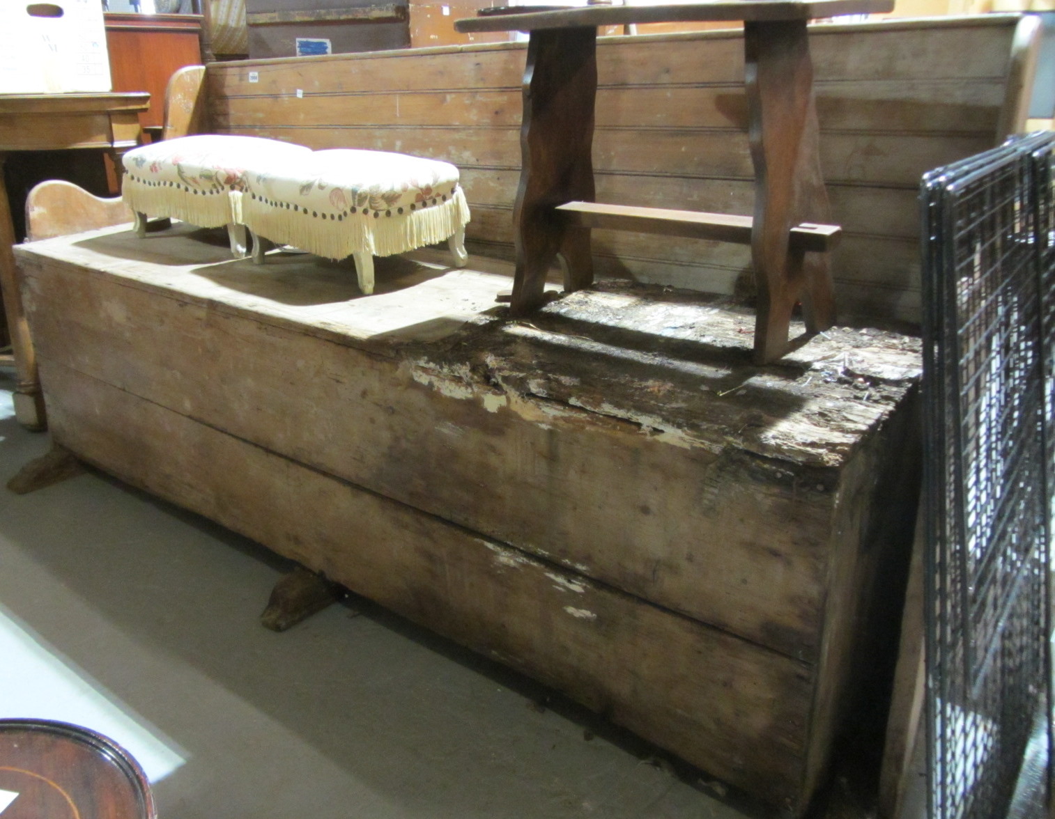 Appraisal: A large early th century pine settle