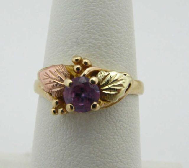 Appraisal: K Yellow gold ring with purple stone dwt