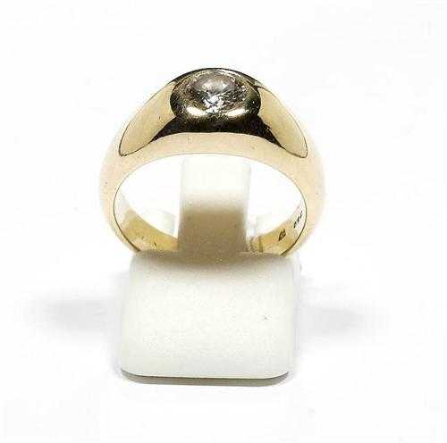 Appraisal: BRILLIANT-CUT DIAMOND AND GOLD RING Yellow gold Classic mantle ring