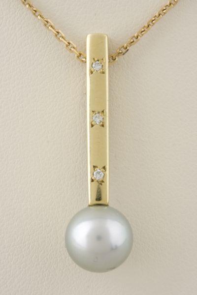 Appraisal: KT Diamond Tahitian Pearl Pendant yellow gold pendant with three