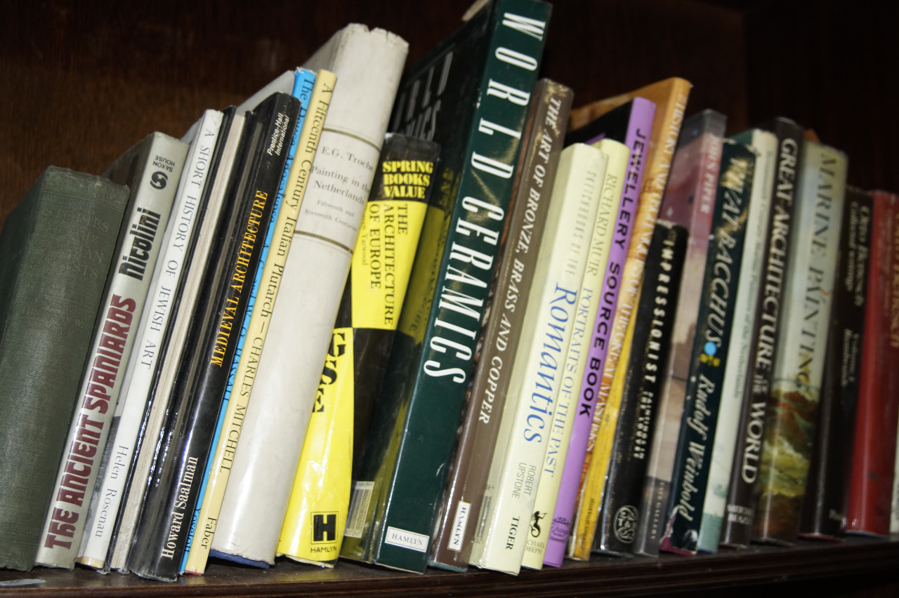 Appraisal: A shelf on general art and painting reference books