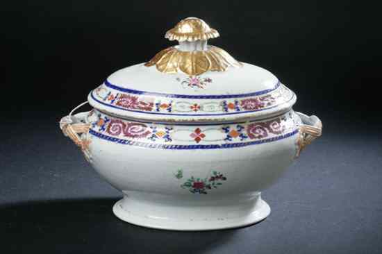 Appraisal: CHINESE FAMILLE ROSE PORCELAIN SOUP TUREEN th century Floral and