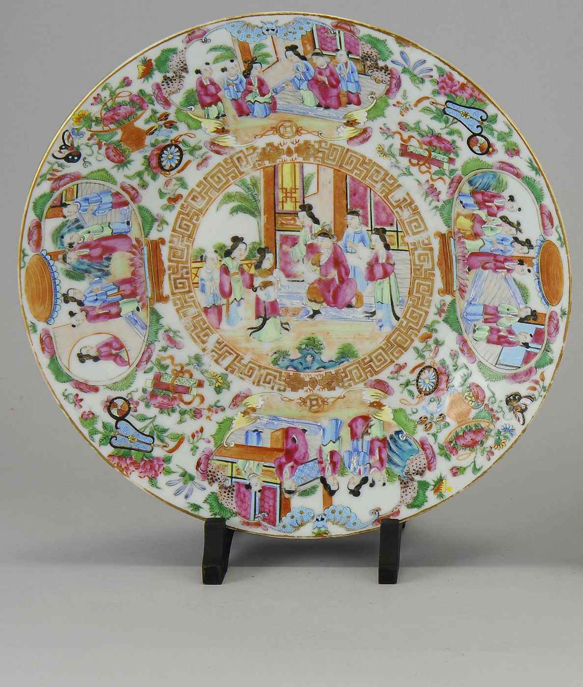 Appraisal: CHINESE EXPORT ROSE MANDARIN PORCELAIN CHARGEREarly th CenturyCenter panel surrounded