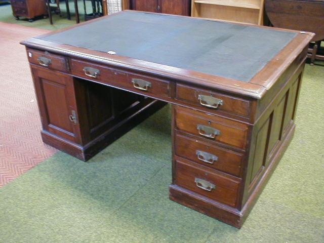 Appraisal: An Edwardian mahogany partners desk with leather inset top and