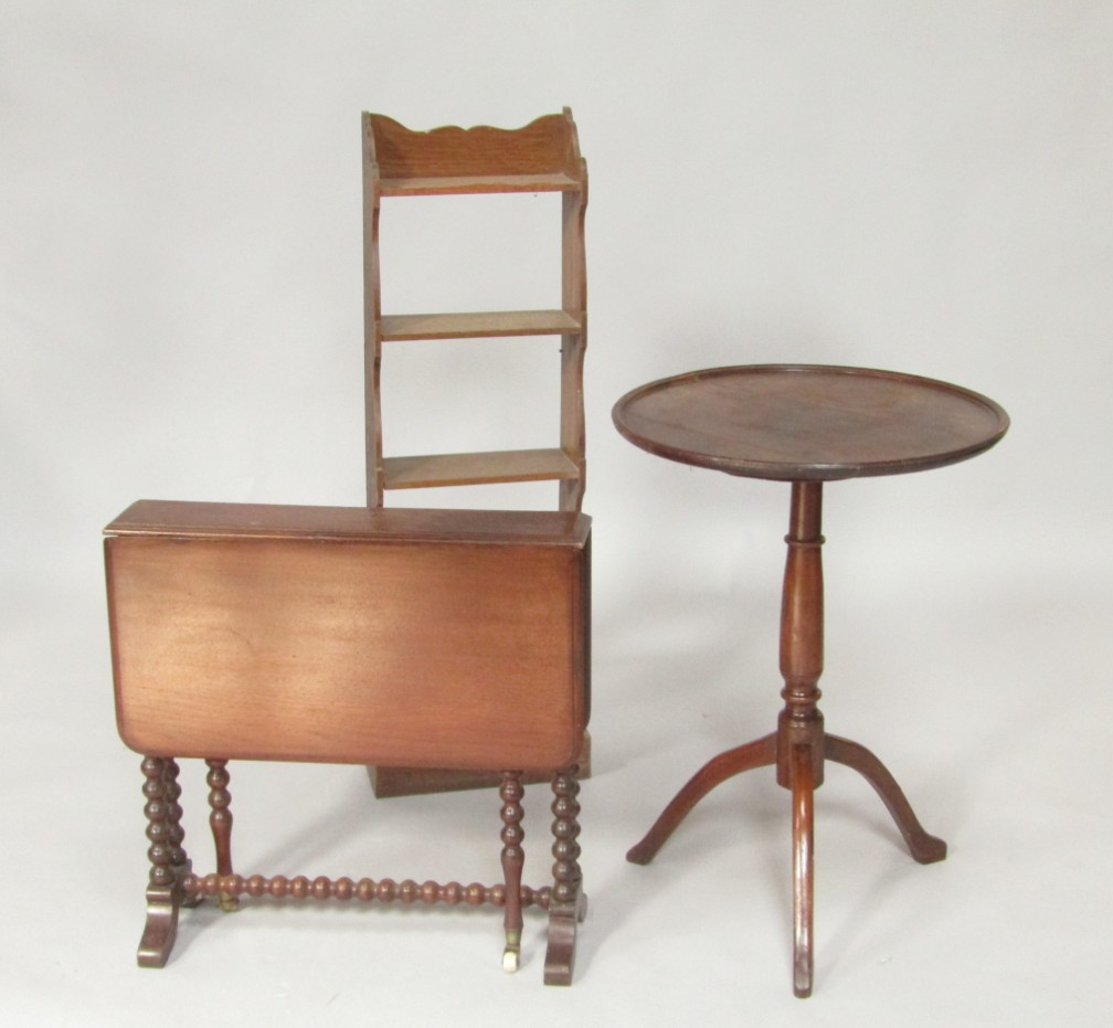 Appraisal: A Victorian mahogany Sutherland table raised on bobbin turned supports