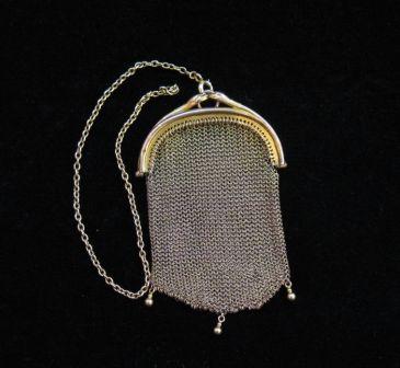 Appraisal: A CT YELLOW GOLD VICTORIAN MESH PURSE the clasp formed