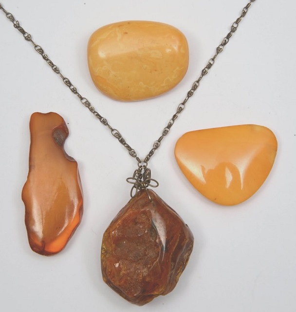 Appraisal: A NECKLACE AND PENDANT made from a piece of amber