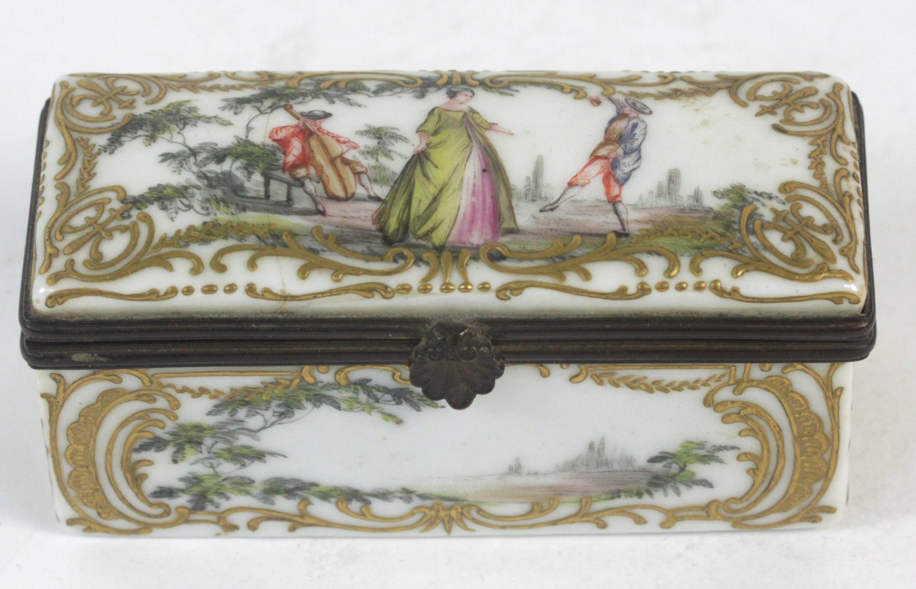 Appraisal: A th Century Continental porcelain snuff box painted in the