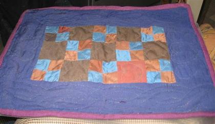 Appraisal: Pieced cotton Amish doll quilt Alternating squares of brown rust