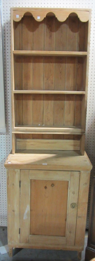 Appraisal: A pine dresser of narrow proportions