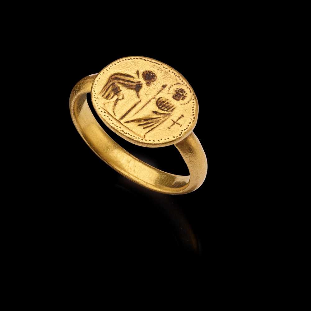 Appraisal: BYZANTINE GOLD FINGER RING EASTERN MEDITERRANEAN TH CENTURY A D