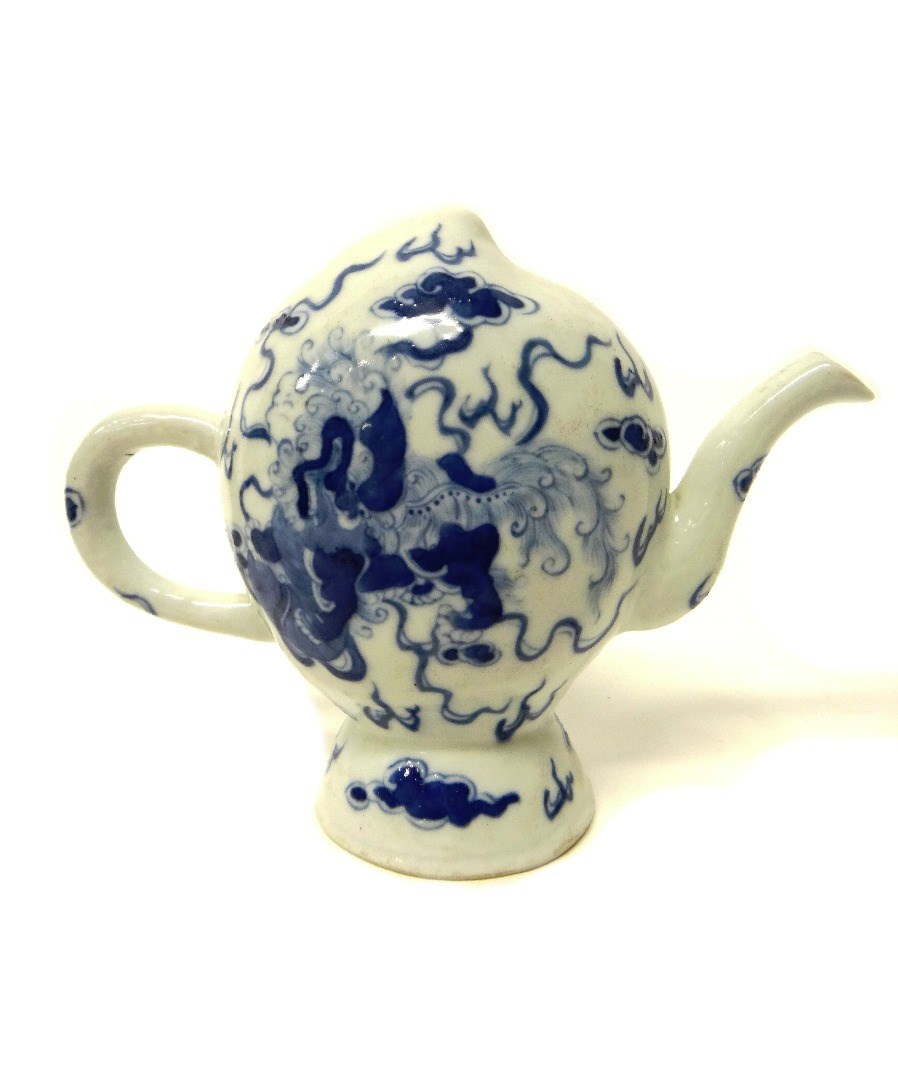 Appraisal: A Chinese blue and white cadogan teapot th century each