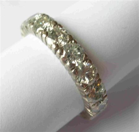 Appraisal: A diamond set full-eternity ring claw set with eighteen uniform