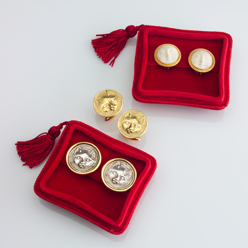 Appraisal: DORY COFFEE Jewelry lot cat cufflinks in k yellow gold