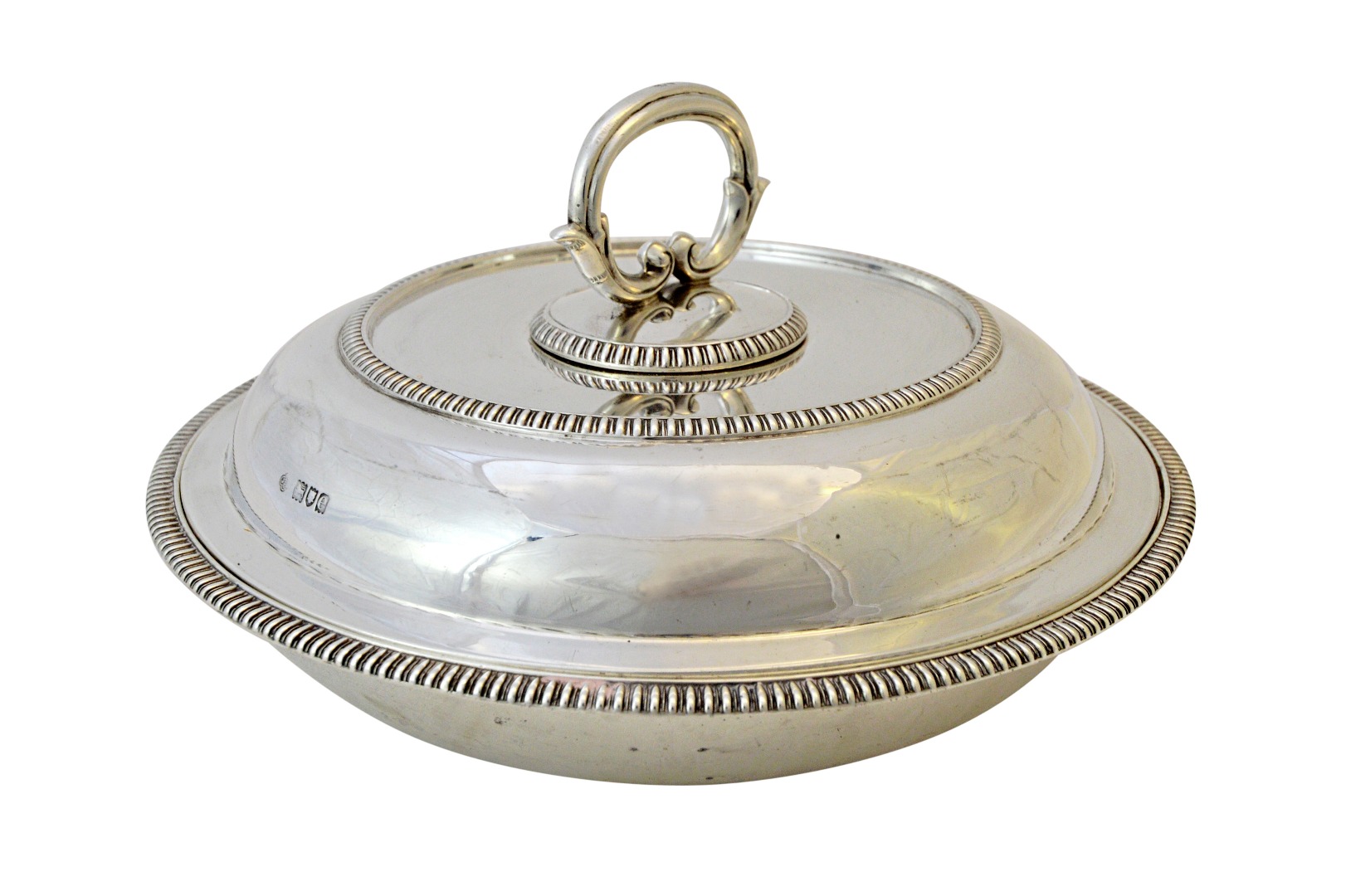 Appraisal: A late Victorian silver circular lidded entree dish with a