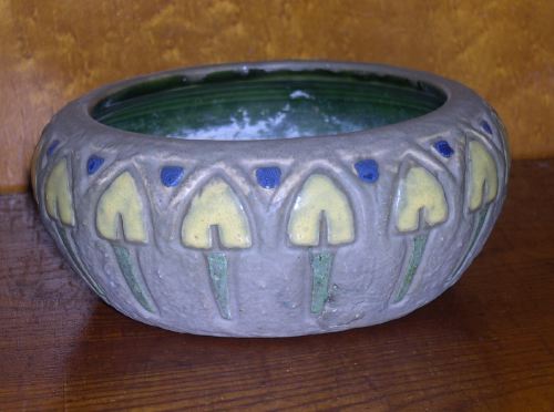 Appraisal: Roseville Pottery Mostique Bowl the line introduced in unsigned h