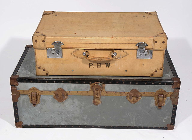 Appraisal: AN EARLY TO MID TH CENTURY PIG SKIN WHITE SUITCASE