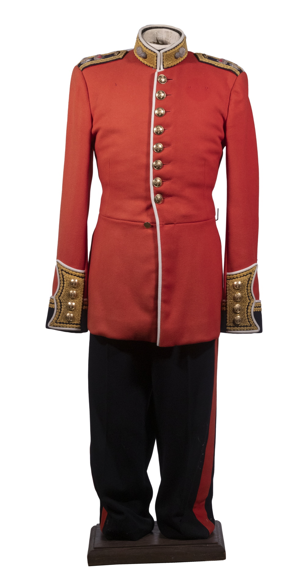 Appraisal: WYETH ASSOCIATED BRITISH GUARDS UNIFORM ON MANNEQUIN Queen's House Guard