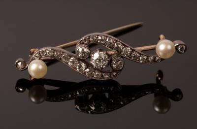 Appraisal: A diamond and pearl bar brooch of scroll form with