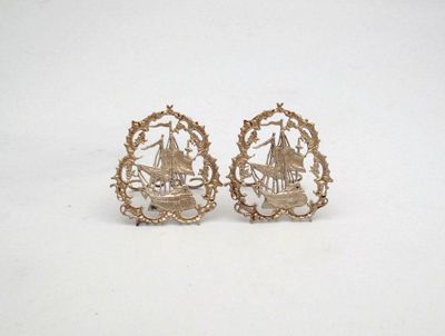 Appraisal: A pair of late-Victorian silver menu card holders by James