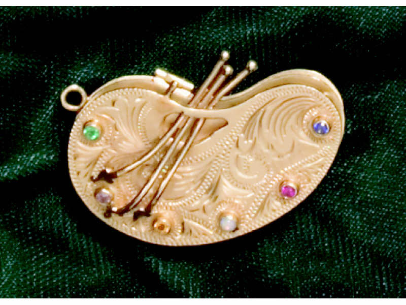 Appraisal: PAINTER'S PALETTE CHARM k yellow gold designed as a painter's