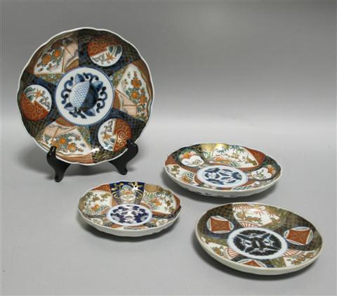 Appraisal: GROUP OF FOUR JAPANESE IMARI GRADUATED DISHES Each with similar