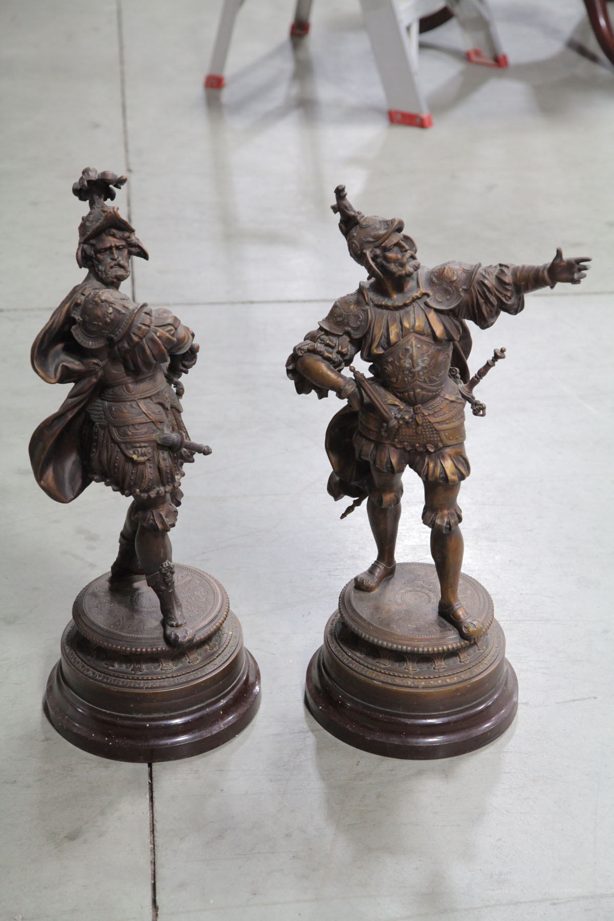 Appraisal: PAIR OF SOLDIER FIGURES European th century spelter Figures of