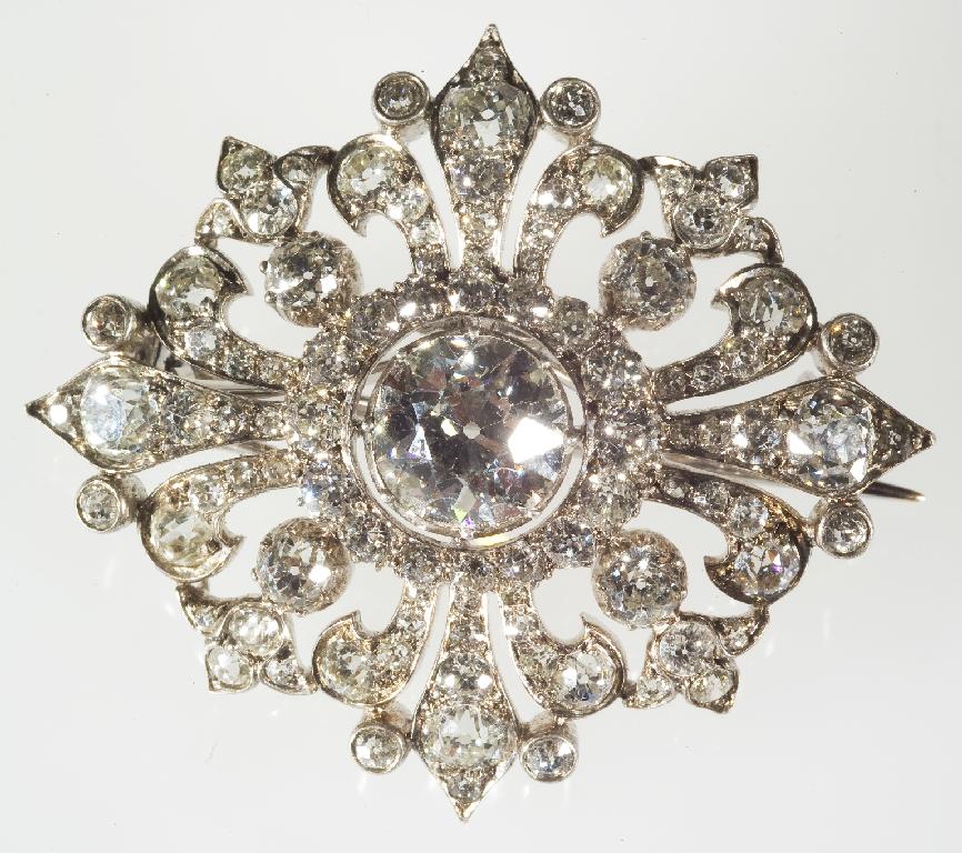 Appraisal: VICTORIAN DIAMOND BROOCH c the central old brilliant-cut diamond estimated