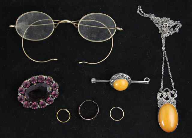 Appraisal: A pair of th Century spectacles and sundry costume jewellery