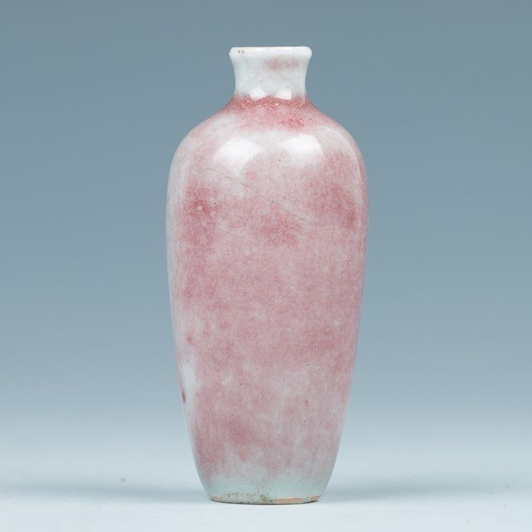 Appraisal: PEACHBLOOM GLAZED SNUFF BOTTLE Of an elongated tapered form rising