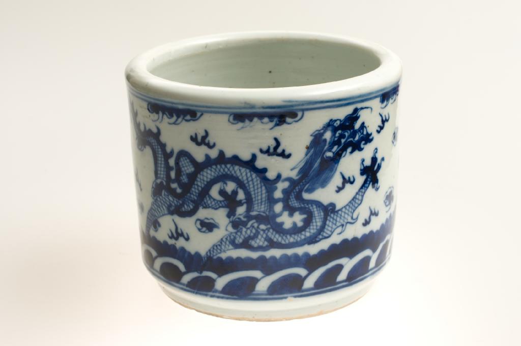 Appraisal: th CENTURY CHINESE BLUE AND WHITE PORCELAIN BRUSH POT of