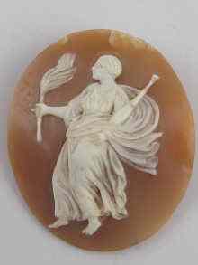 Appraisal: A carved shell cameo of a classical figure approx x