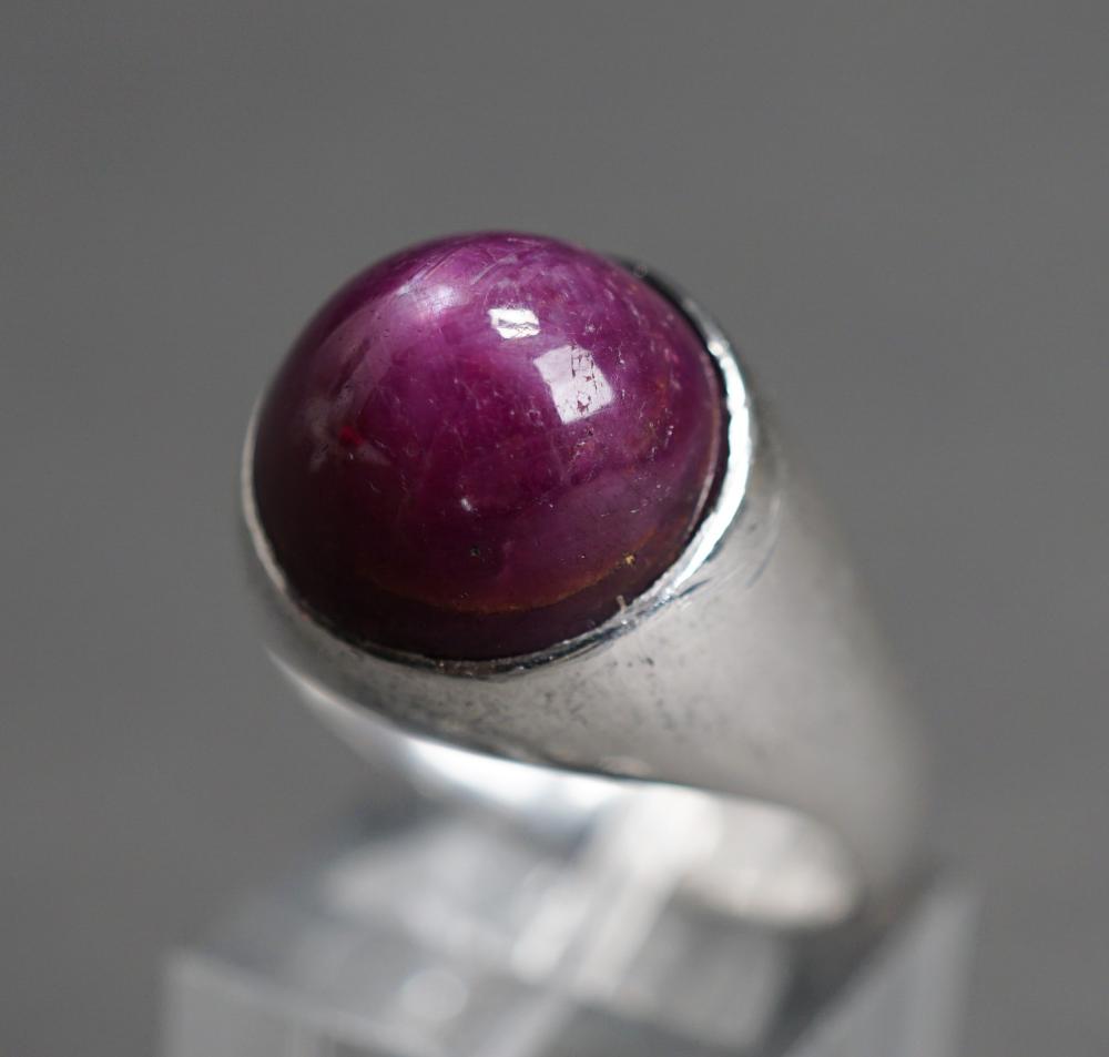 Appraisal: Silver and Plum Star Sapphire Ring Size