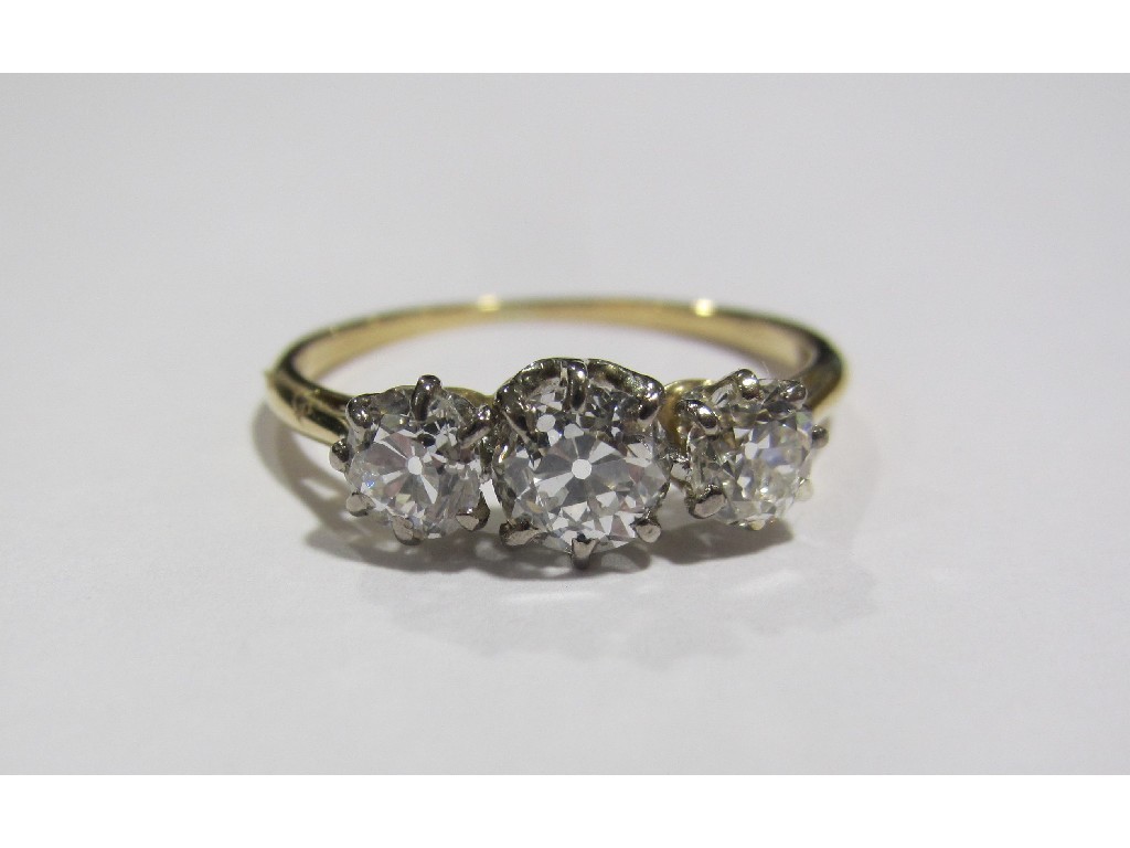 Appraisal: Eighteen carat gold diamond three stone ring with brilliant cut