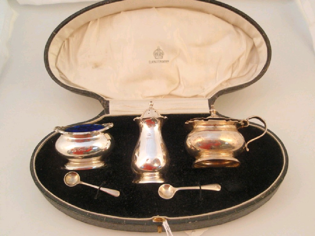 Appraisal: An Elkington Co cased silver cruet of salt pepper mustard