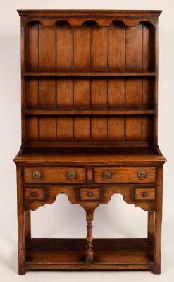 Appraisal: A small oak dresser with shelves over fitted five drawers