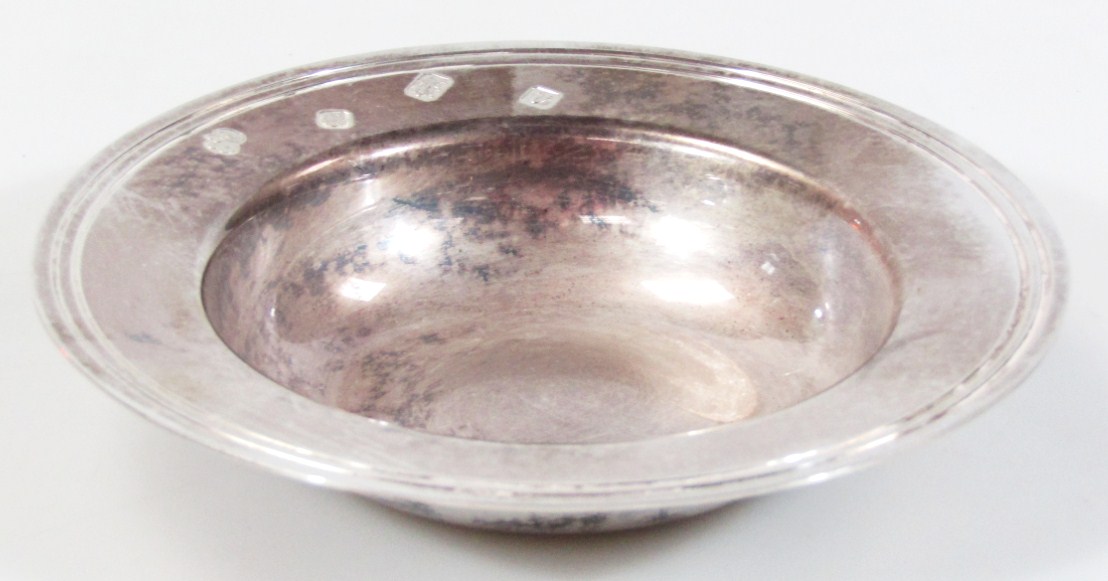 Appraisal: An Elizabeth II silver Armada dish of circular outline Sheffield