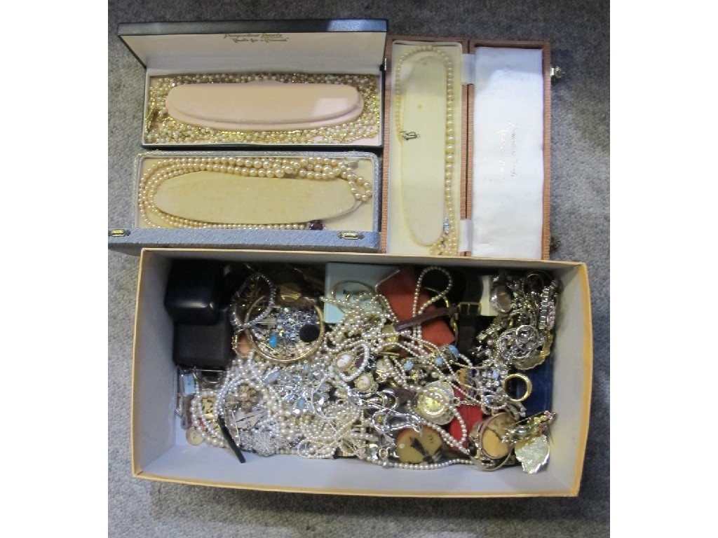 Appraisal: Box of costume jewellery and cased pearl necklaces