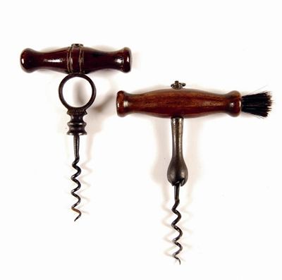 Appraisal: A notched grip straight pull corkscrew with a turned wood