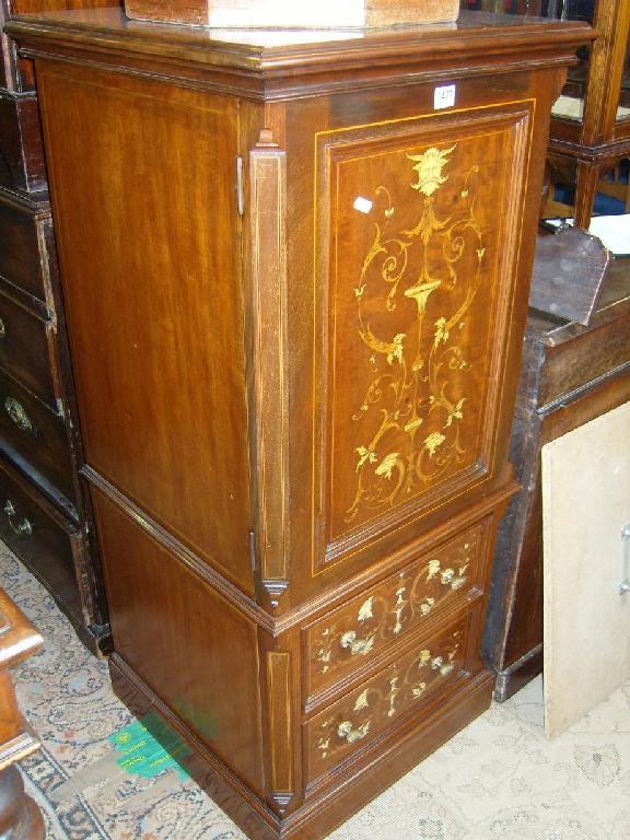 Appraisal: A good quality Edwardian mahogany safe cabinet the upper section