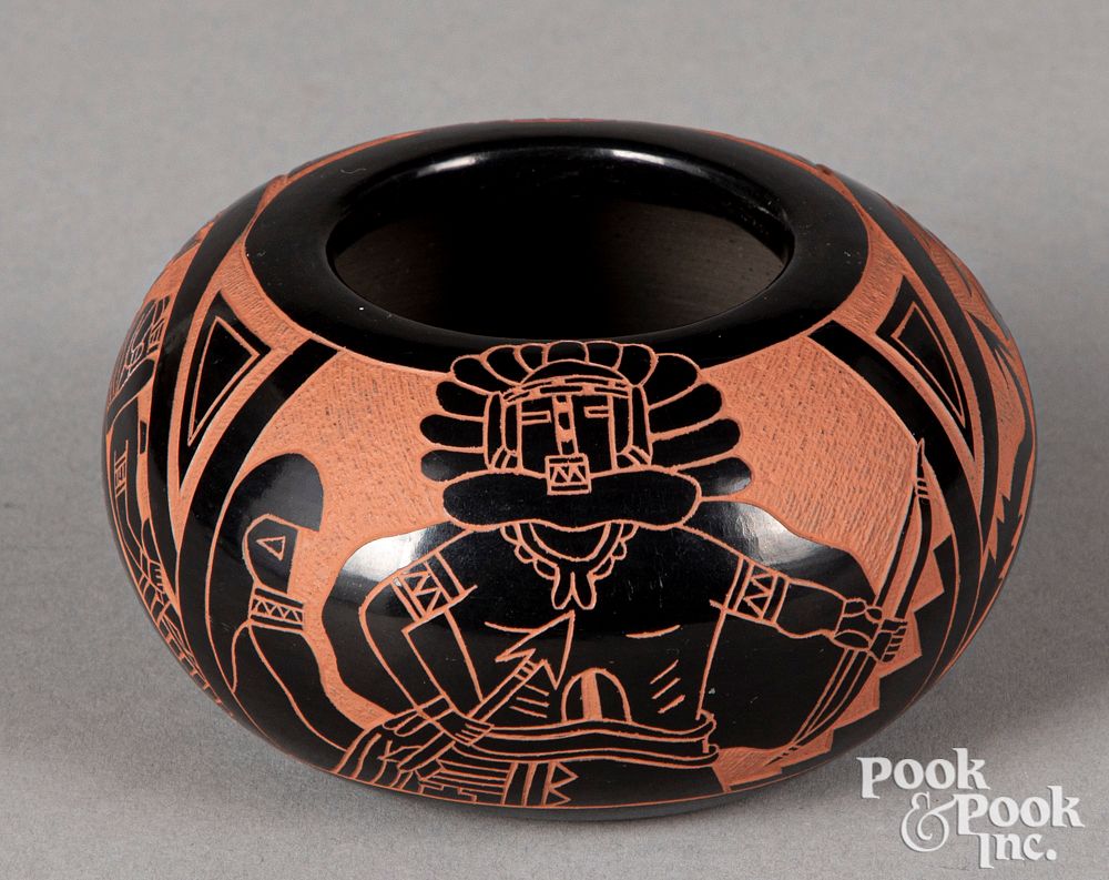 Appraisal: Tom Sue Tapia San Juan Pueblo Indian pottery Tom Sue