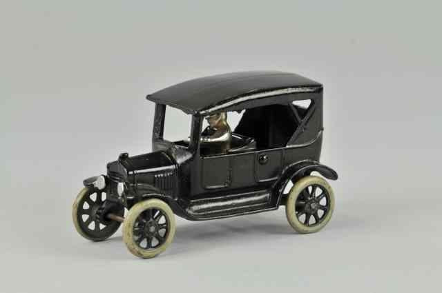 Appraisal: FORD MODEL ''T'' TOURING CAR Arcade- cast iron painted in