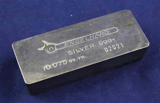 Appraisal: A 's silver ingot inscribed ''Engelhard Silver OZ TR ''