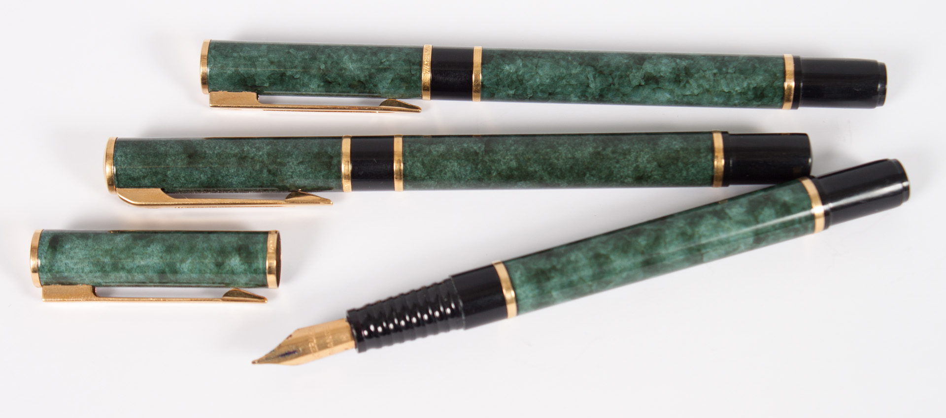 Appraisal: Three Waterman Laureat pens each with green marbleized case two