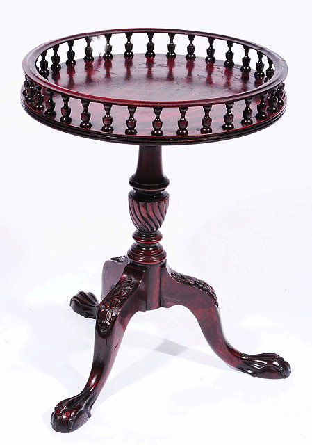 Appraisal: A GEORGIAN STYLE MAHOGANY LAMP TABLE with circular galleried top