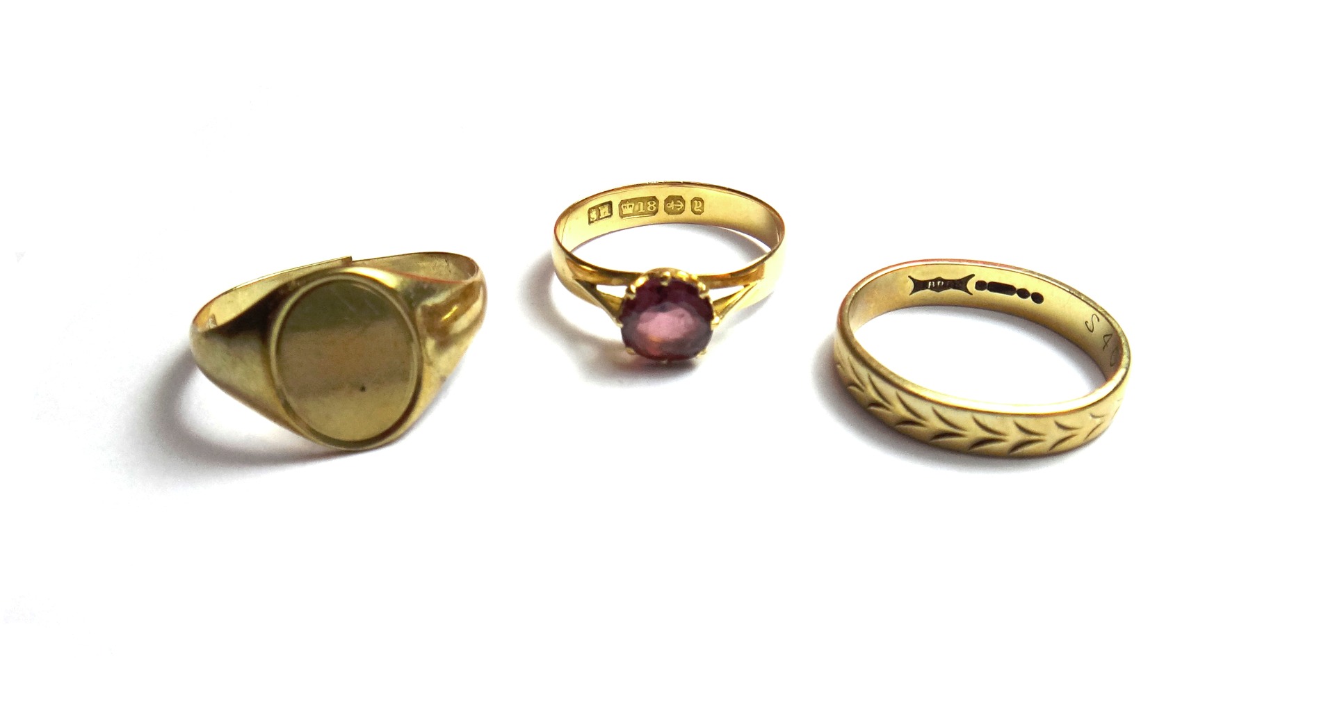 Appraisal: An ct gold and garnet set single stone ring claw