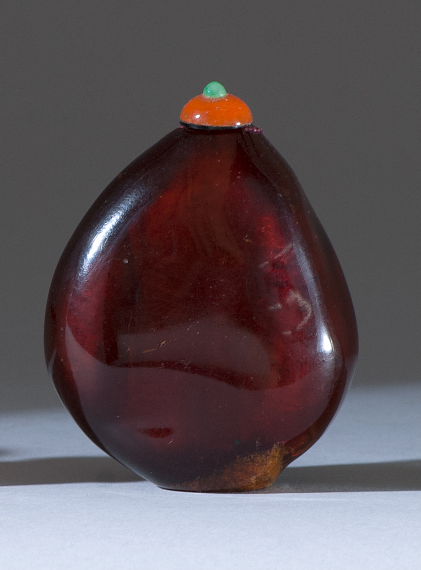 Appraisal: AMBER SNUFF BOTTLE th CenturyIn pebble form Height cm Simulated