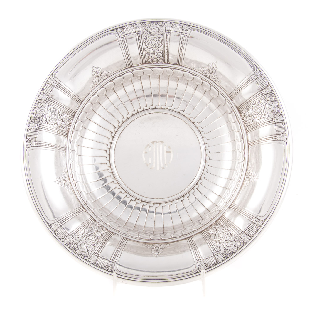 Appraisal: Gorham Frontenac sterling vegetable bowl medium sterling silver round vegetable