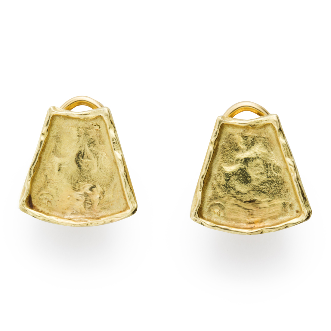 Appraisal: A PAIR OF EIGHTEEN KARAT GOLD EARRINGS A pair of