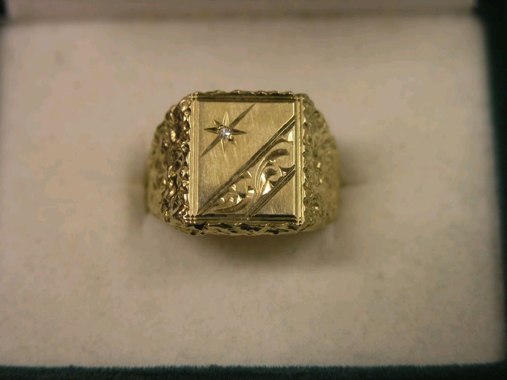 Appraisal: A ct gold gentleman's signet ring bark-effect borders and set